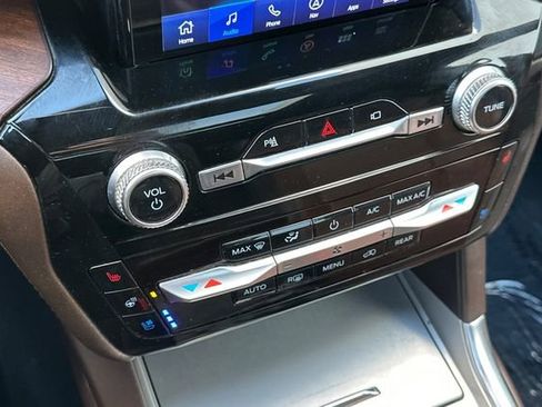 Used 2021 Ford Explorer King Ranch w/ Premium Technology Package image 29