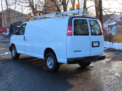 Used 2017 Chevrolet Express 2500 image 4