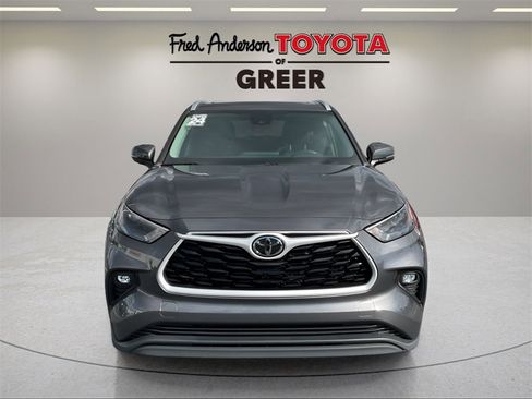 Used 2024 Toyota Highlander XLE image 24