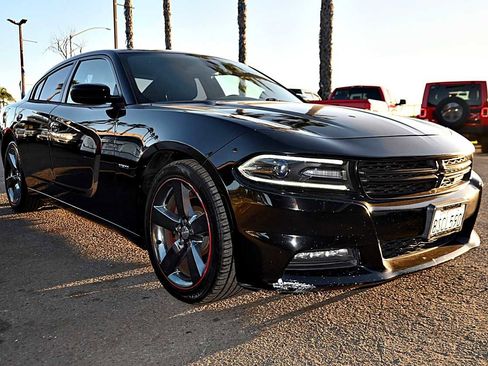 Used 2017 Dodge Charger R/T image 3