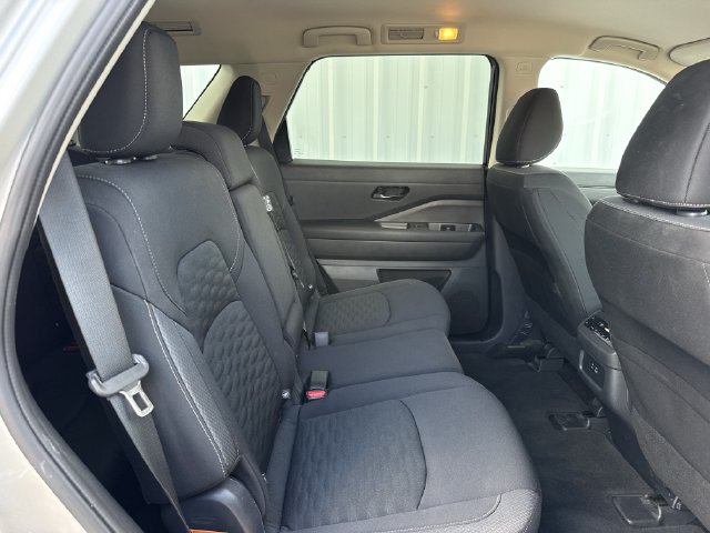 Used 2025 Nissan Pathfinder SV FWD image 29
