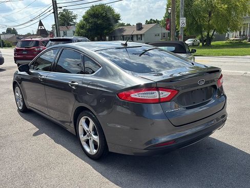 Used 2015 Ford Fusion SE w/ Equipment Group 201A FWD image 10
