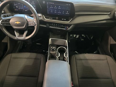 Used 2026 Chevrolet Equinox LT FWD image 4