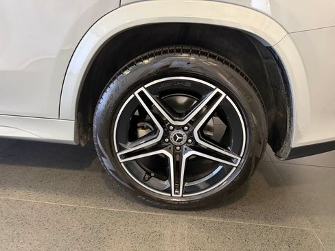 Used 2025 Mercedes-Benz GLS 450 4MATIC image 11