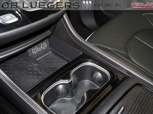 Used 2025 Chrysler Pacifica Limited image 22