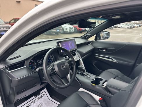 Used 2023 Toyota Venza XLE AWD/4WD image 11