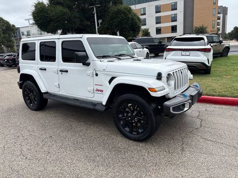 Used 2023 Jeep Wrangler Unlimited Sahara w/ Cold Weather Group AWD/4WD image 7