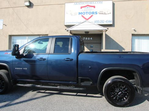Used 2021 Chevrolet Silverado 2500 LT w/ Convenience Package AWD/4WD image 5