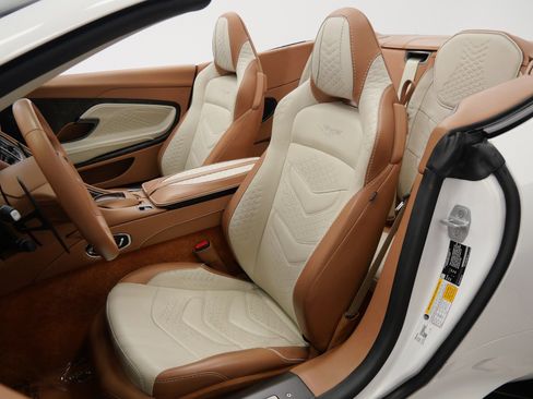 Used 2022 Aston Martin DBS Superleggera Volante RWD image 23