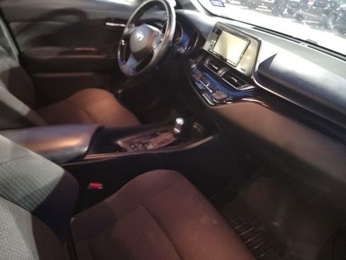 Used 2018 Toyota C-HR XLE image 4