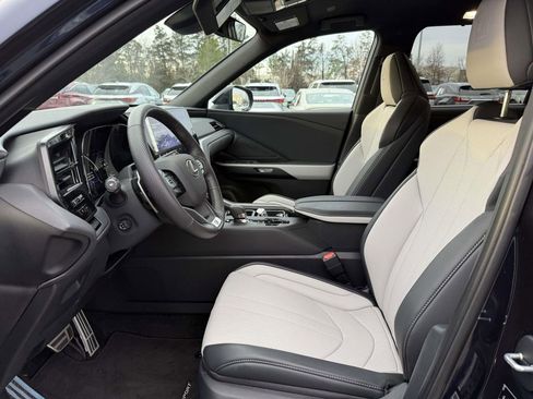 Used 2025 Lexus TX 500h AWD w/ Technology Package image 12