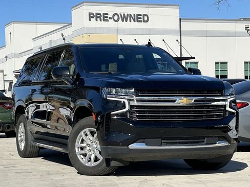 Used 2024 Chevrolet Suburban LT RWD image 2
