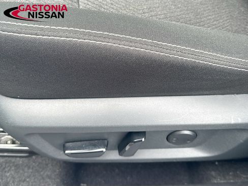 Used 2025 Nissan Rogue SV FWD image 25