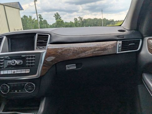 Used 2014 Mercedes-Benz GL 450 4MATIC image 39
