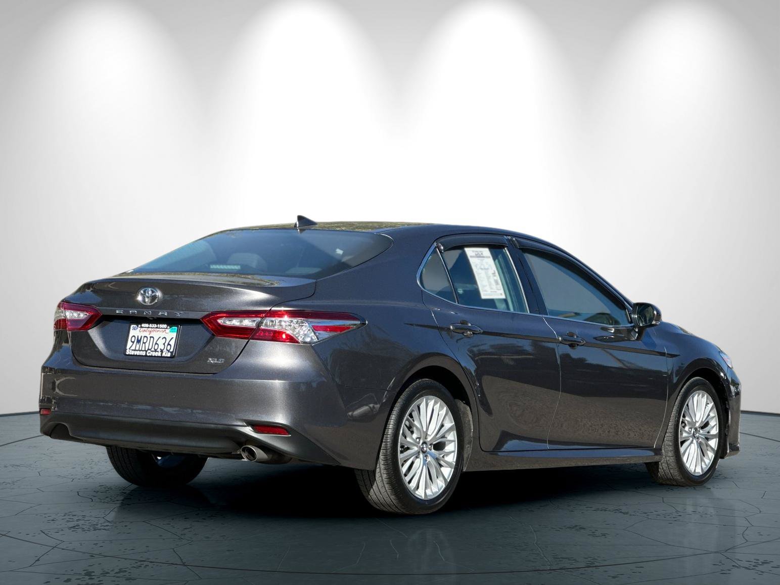 Used 2019 Toyota Camry XLE w/ 4 Season Floor Mat Package FWD image 4