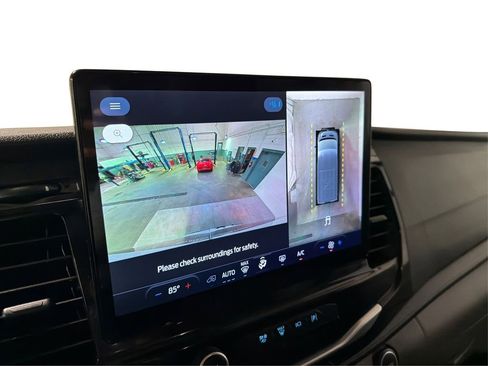 Used 2023 Ford Transit 350 XLT image 21