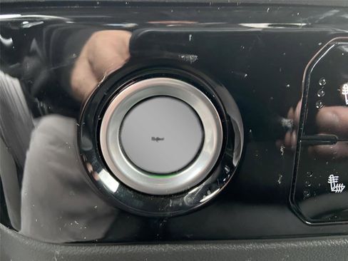 Used 2024 Chevrolet Silverado 1500 LT image 30