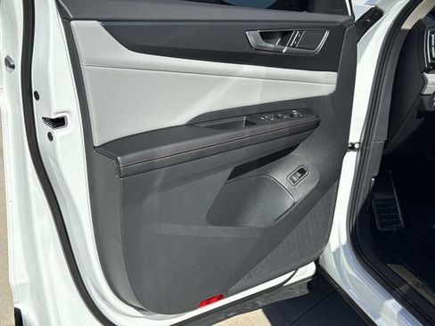 New 2026 Volkswagen Atlas Peak Edition image 11