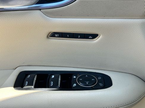 Used 2017 Cadillac XT5 Luxury w/ Driver Awareness Package FWD image 31