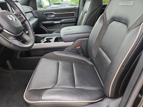 Used 2023 RAM 1500 Laramie AWD/4WD image 15