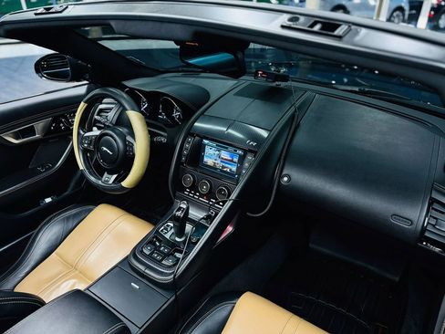 Used 2016 Jaguar F-TYPE R image 40