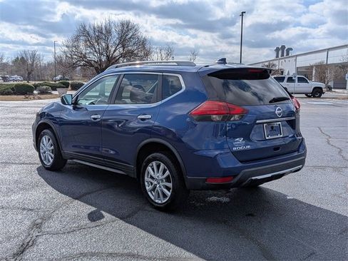 Used 2017 Nissan Rogue SV w/ SV Family Package image 5
