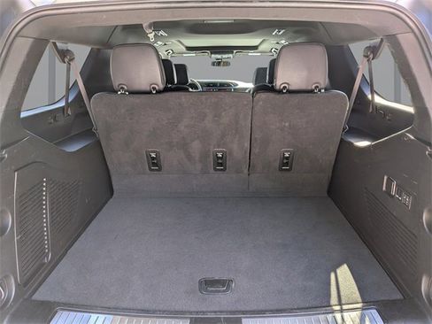 Used 2024 GMC Yukon XL Denali image 12