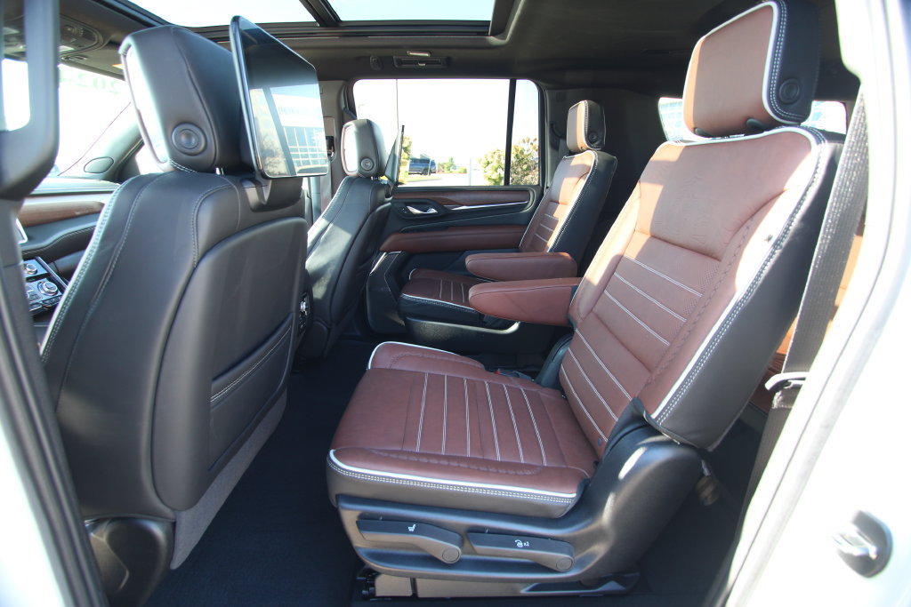 Used 2024 GMC Yukon XL Denali Ultimate AWD/4WD image 7