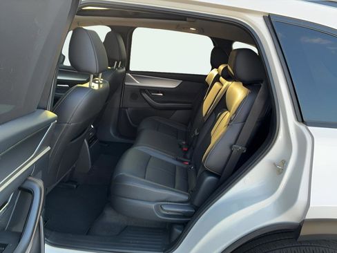 Used 2025 MAZDA CX-70 Plug-In Hybrid w/ Premium Pkg image 7