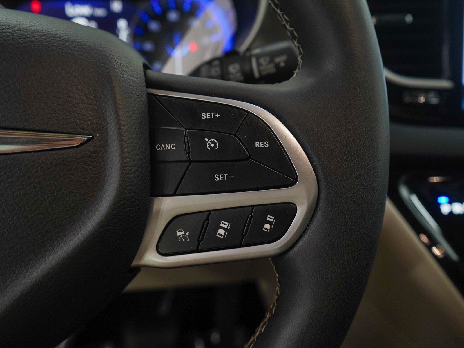 Used 2023 Chrysler Pacifica Touring-L FWD image 22