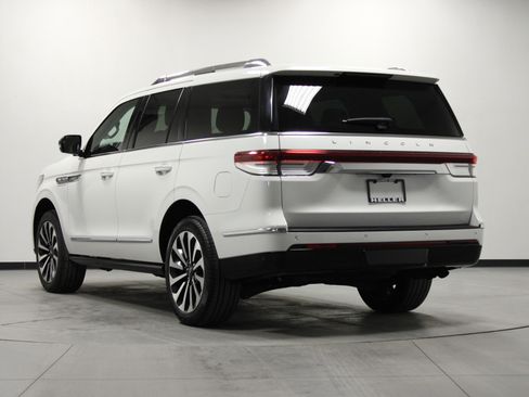 Used 2022 Lincoln Navigator Reserve image 6