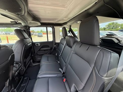 New 2026 Jeep Wrangler Unlimited Sahara AWD/4WD image 24