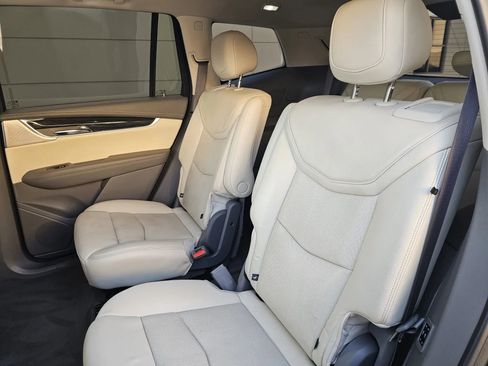 Used 2020 Cadillac XT6 Premium Luxury image 13