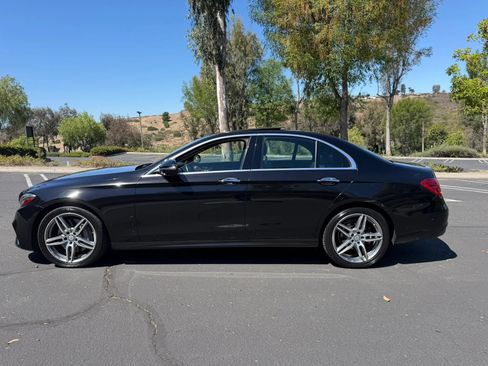Used 2017 Mercedes-Benz E 300 4MATIC image 2