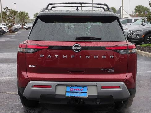 Used 2024 Nissan Pathfinder Platinum image 7
