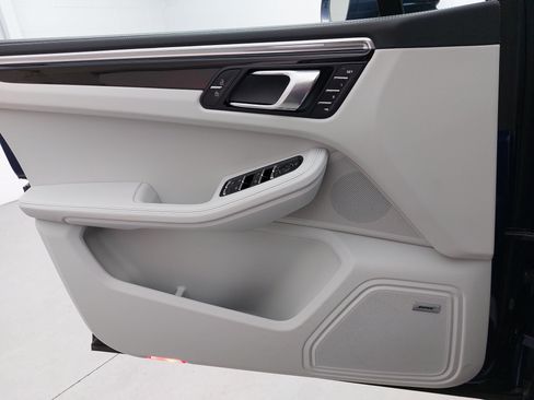 Certified 2026 Porsche Macan AWD/4WD image 29