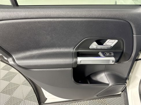 Used 2023 Mercedes-Benz EQB 300 4MATIC image 24