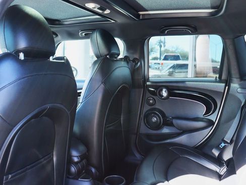 Used 2017 MINI Cooper S image 31