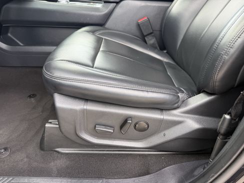 Used 2024 Ford Expedition XLT RWD image 8