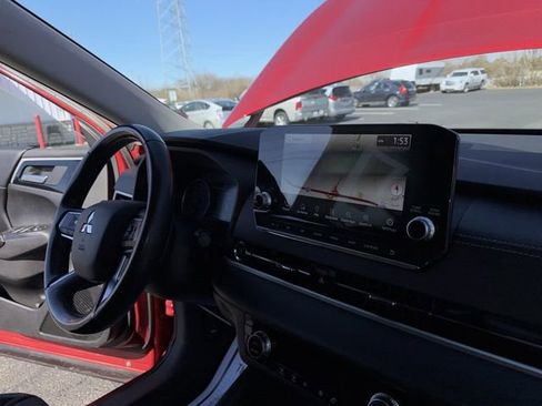 Used 2022 Mitsubishi Outlander SE image 23