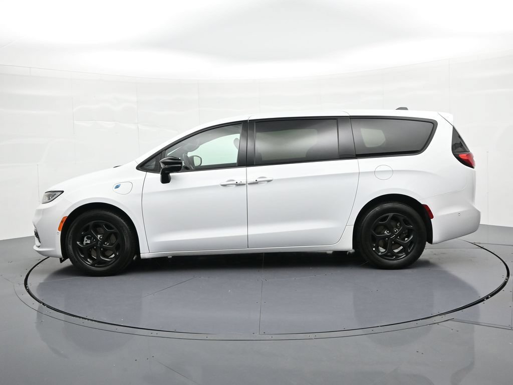 Used 2024 Chrysler Pacifica Limited FWD image 9