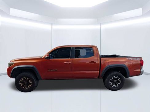 Used 2016 Toyota Tacoma TRD Off-Road w/ Towing Package AWD/4WD image 2