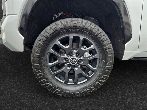 Used 2024 Toyota Tundra Platinum image 4