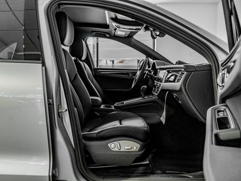 Certified 2026 Porsche Macan AWD/4WD image 25
