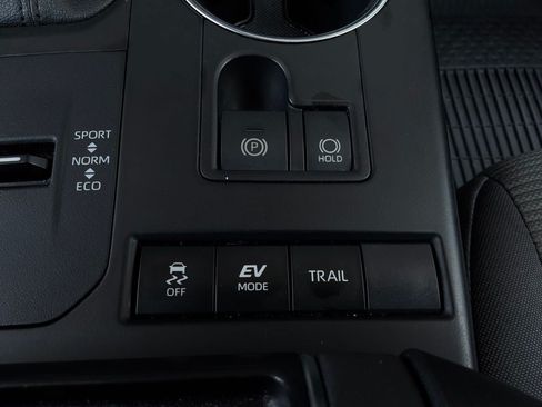 Used 2022 Toyota Highlander LE AWD/4WD image 24