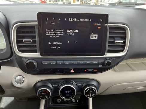 Certified 2024 Hyundai Venue Limited image 22