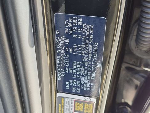 Used 2025 Kia Niro LX FWD image 36