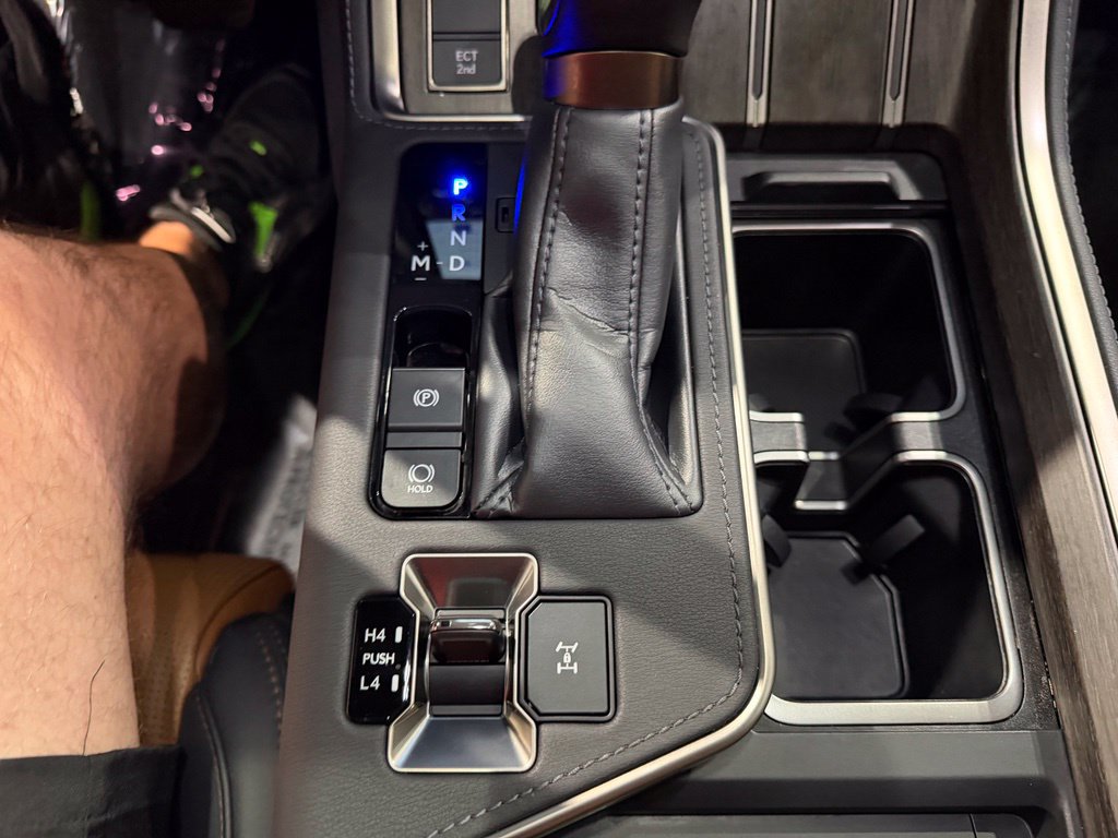 Used 2024 Lexus GX 550 w/ Accessory Package (Z1) AWD/4WD image 24