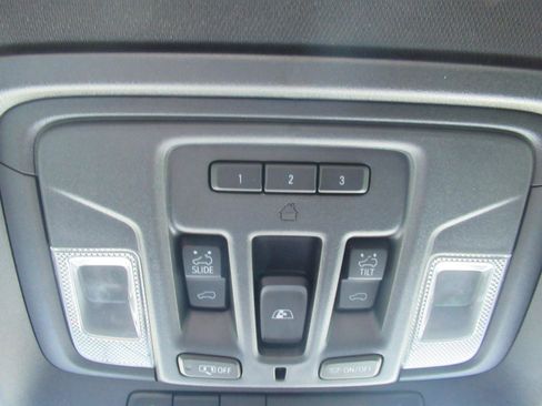 Used 2022 Chevrolet Silverado 1500 High Country w/ Technology Package AWD/4WD image 31