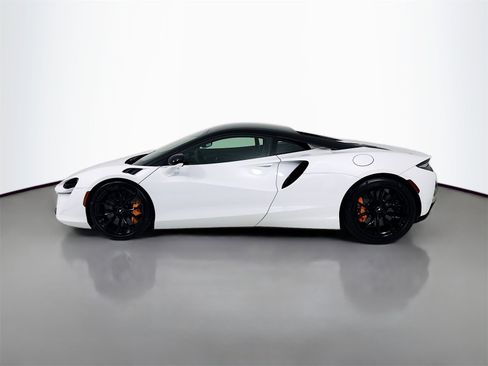 Used 2024 McLaren Artura image 4